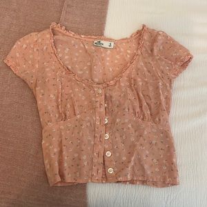 super cute hollister cropped blouse